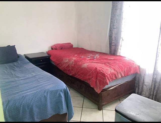 3 BEDROOM HOUSE FOR SALE IN BEZUIDENHOUT VALLEY